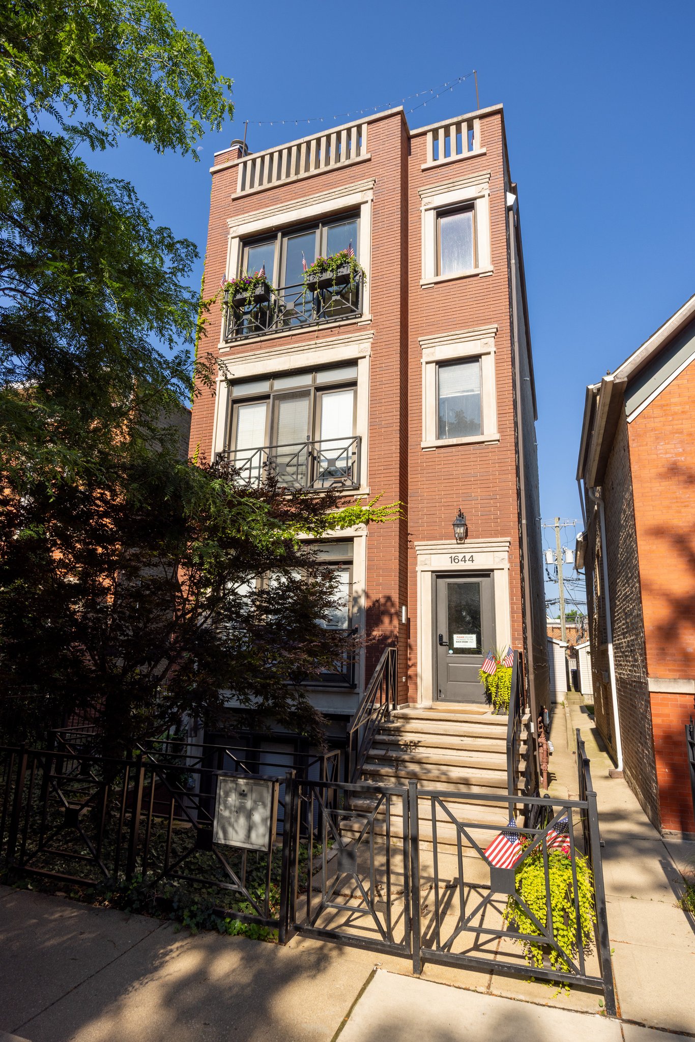 Chicago Condo: 1644 N Claremont Ave