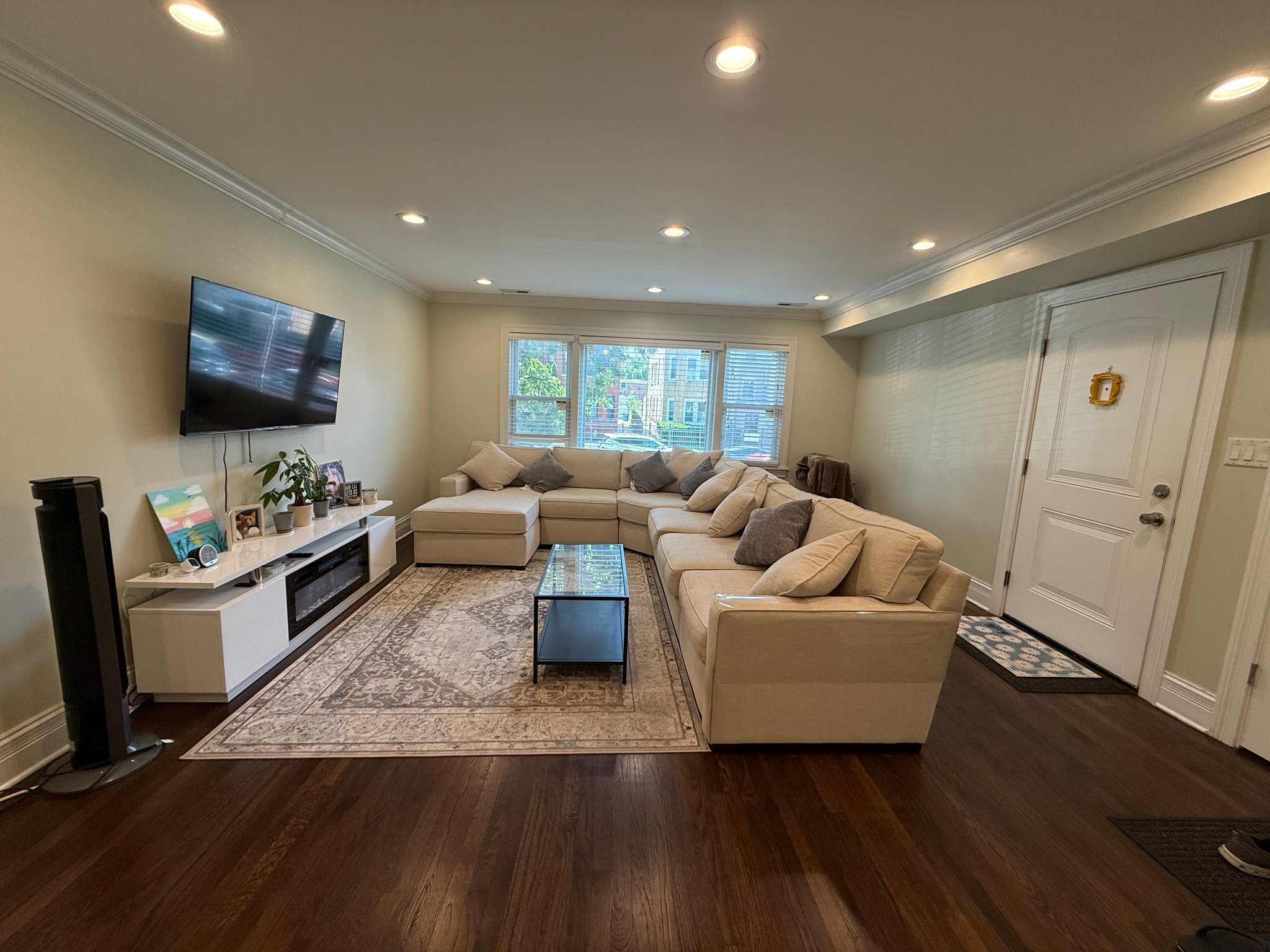 Chicago Condo: 6427 N Albany Ave