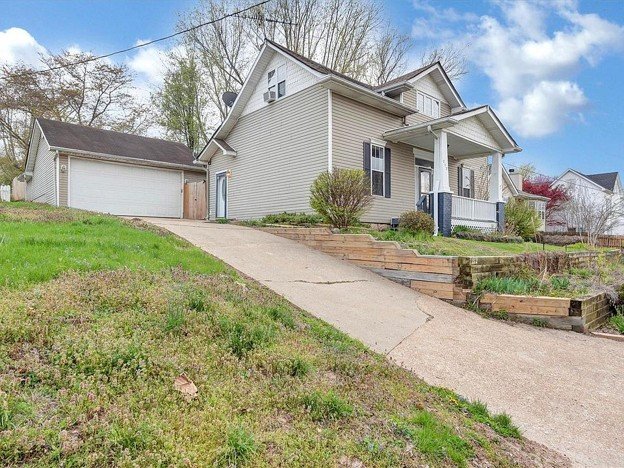 New Haven House: 212 Bates Street