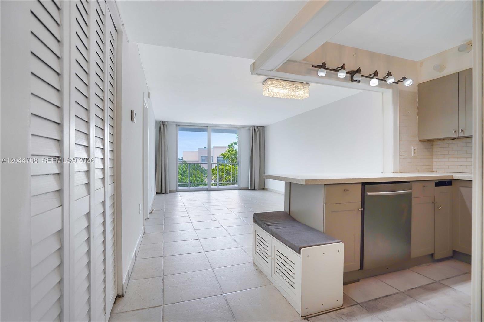 Miami Beach Condo: 6900 Bay Dr