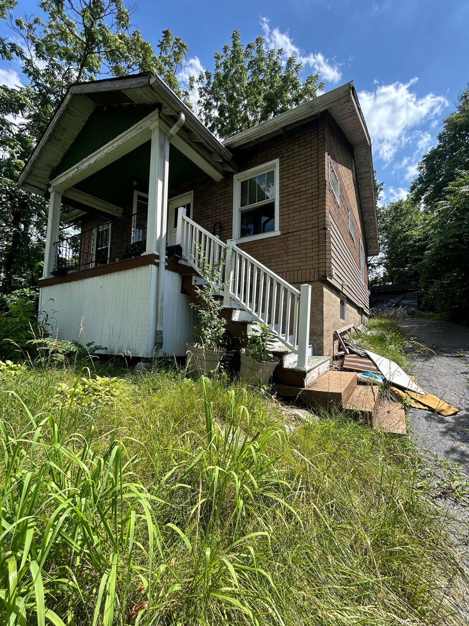 Jennings House: 7000 Florence Pl