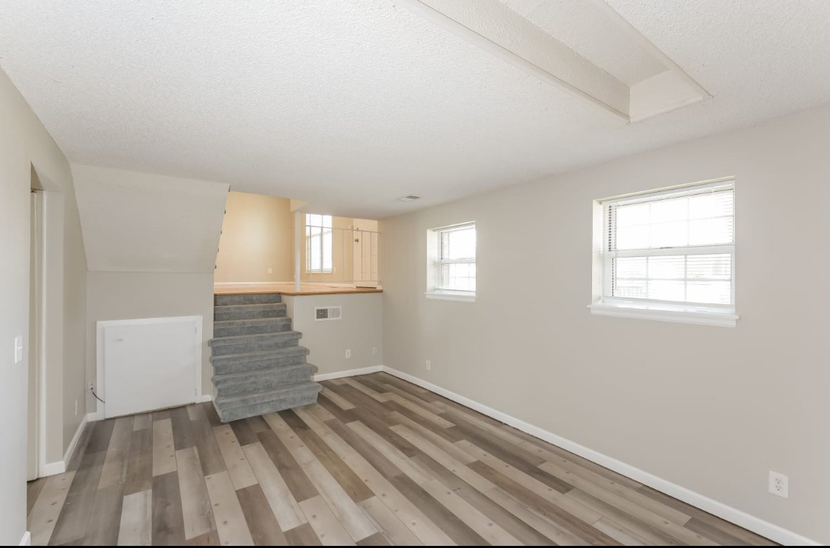 Aurora House: 1276 S Lewiston Way