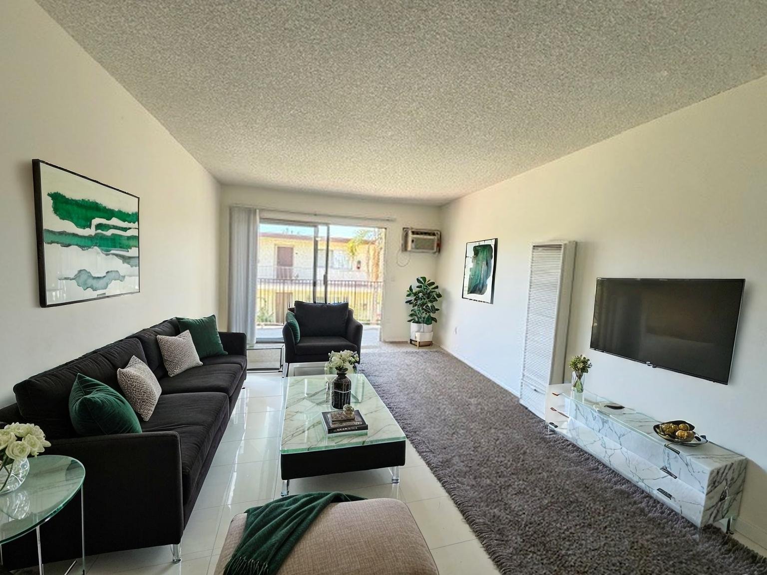 Anaheim Apartment: 1535 E. Canfield #12