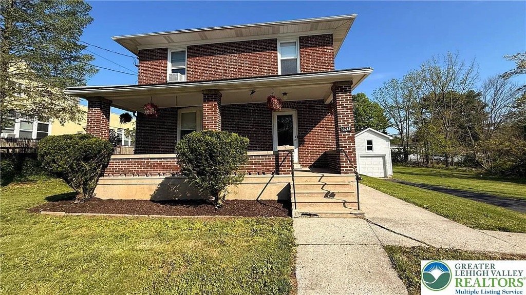 Easton House: 3421 Freemansburg Ave