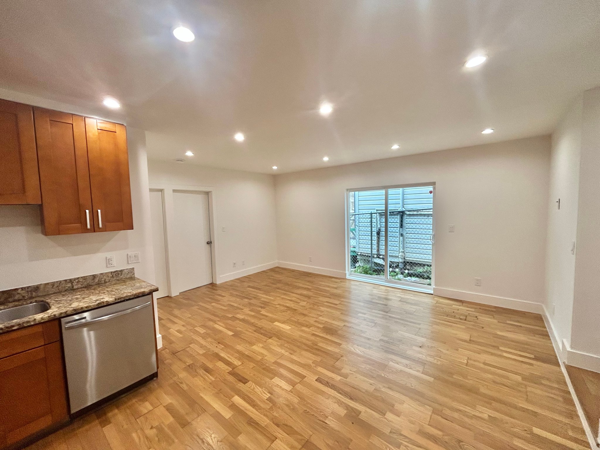 San Francisco Apartment: 1381 Revere Ave