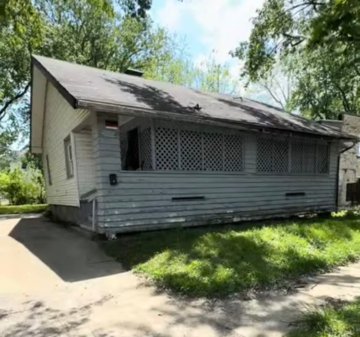 Decatur House: 927 W North St
