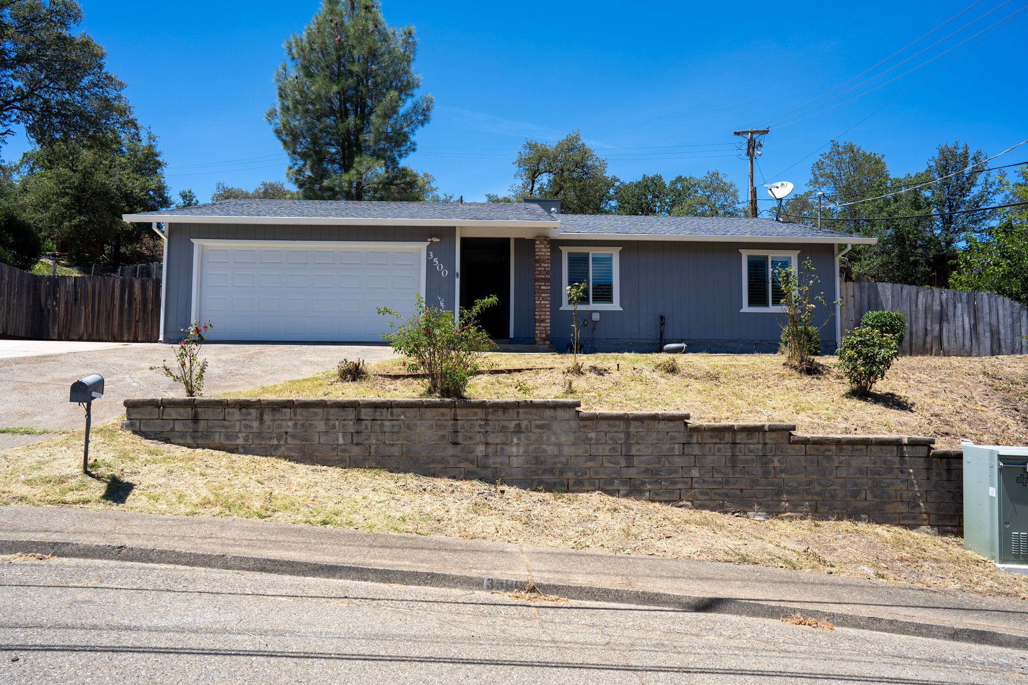 Redding House: 3500 Summit Dr