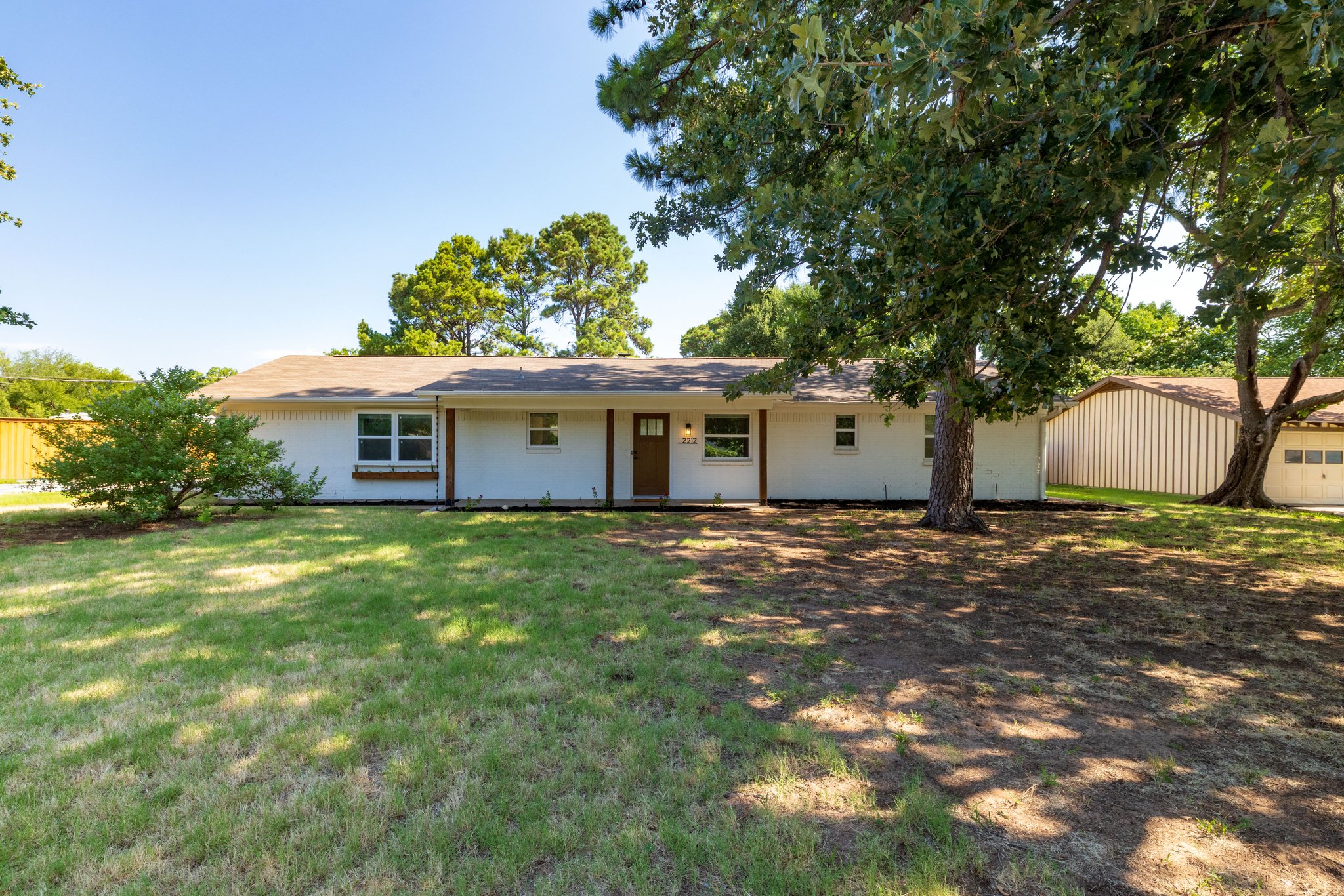 Grapevine House: 2212 Ridge Ln