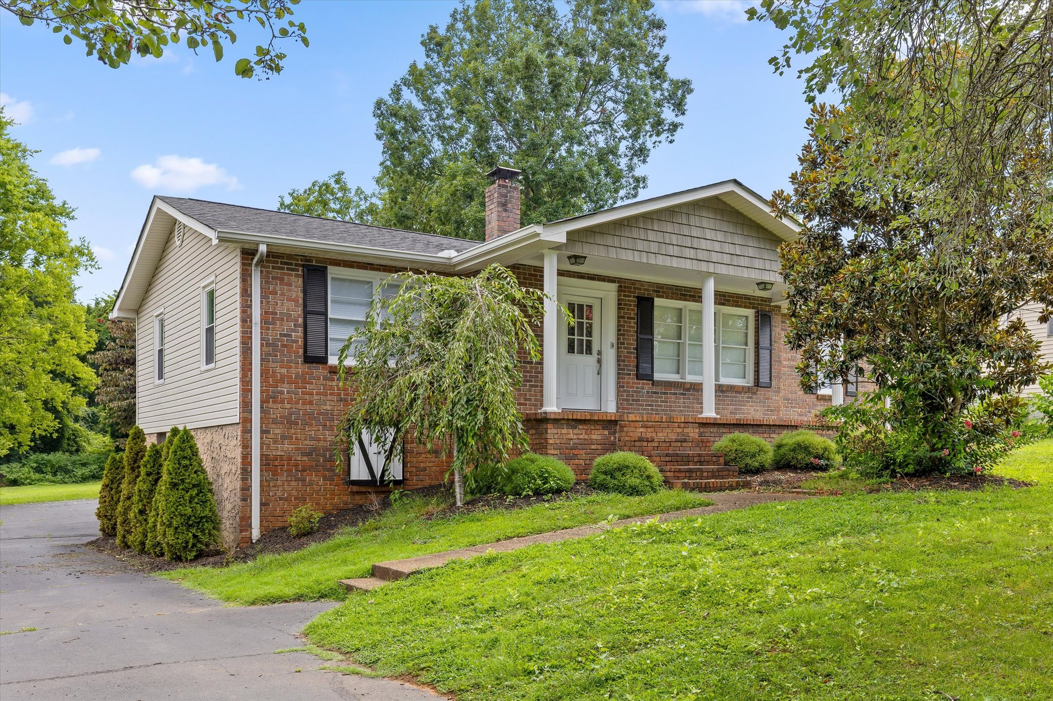 Hixon House: 2418 Crescent Club Dr