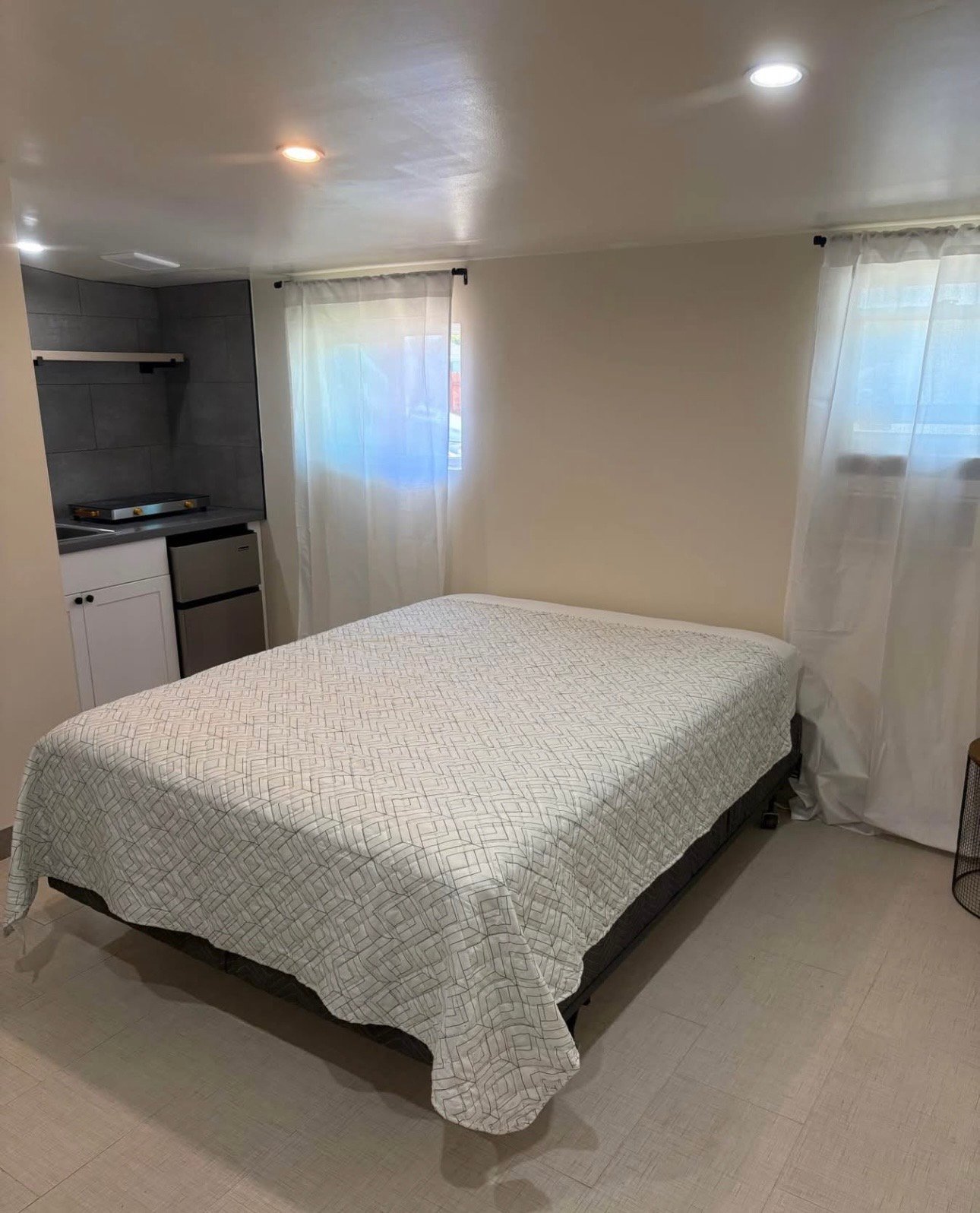 Oakdale Single Room: 304 N. 8th Avenue