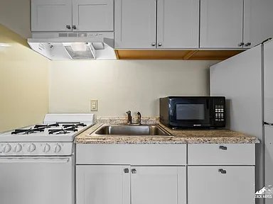 Anchorage Apartment: 618 Gambell St