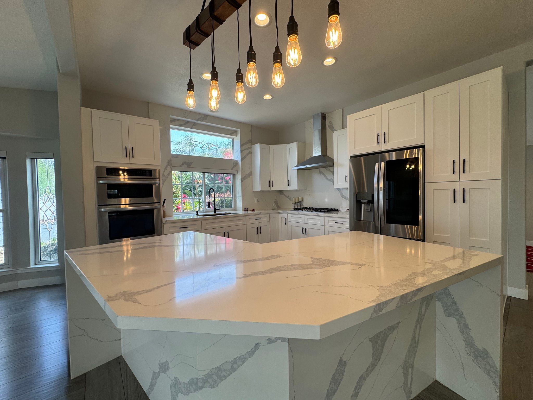 Reseda House: 18320 Ingomar St