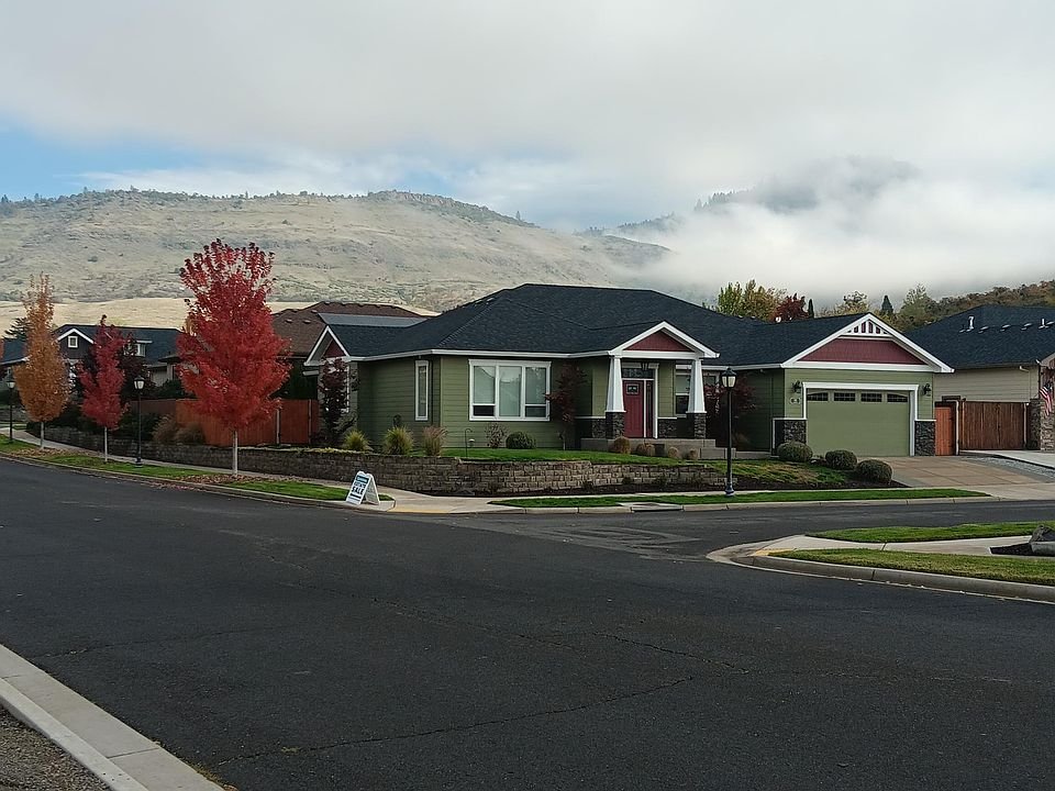 Medford House: 925 Callaway Dr