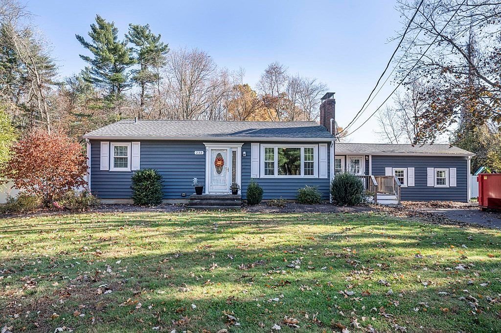 Taunton House: 233 Scadding St