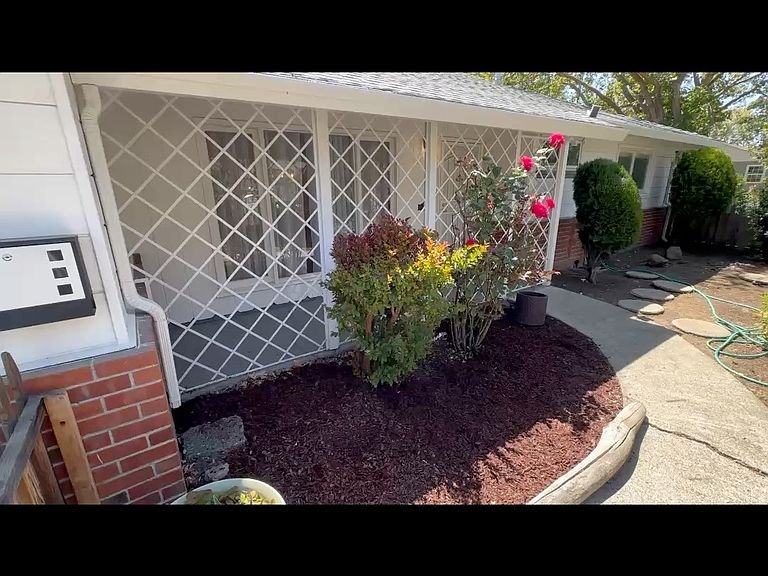 Vallejo House: 938 Vervais Ave
