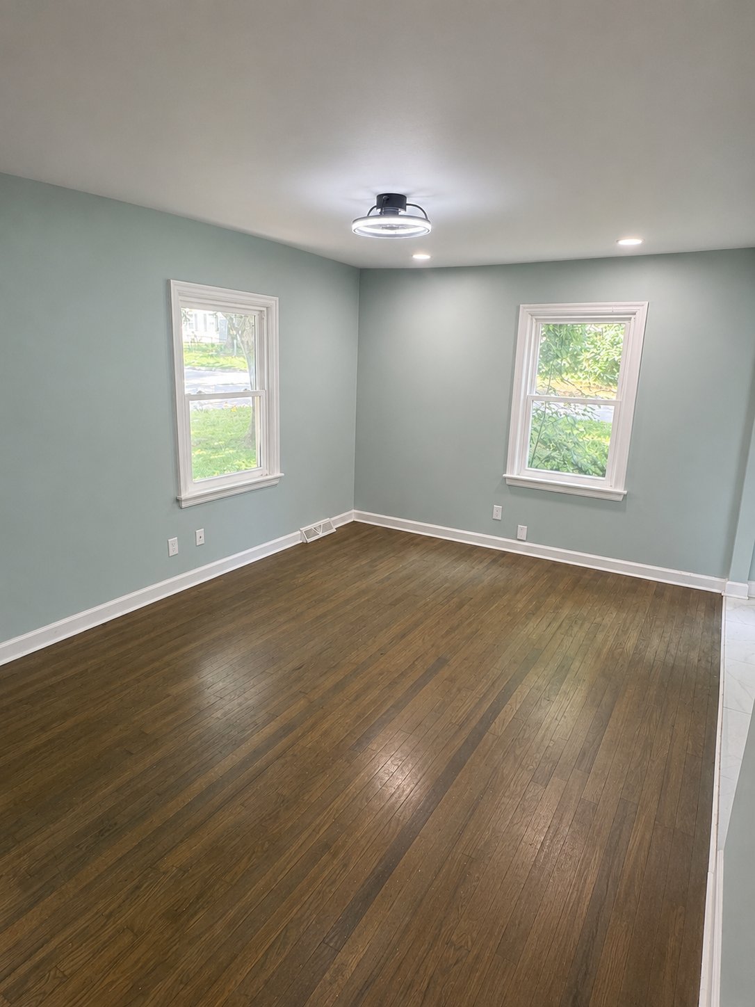 Independence House: 1601 W Sheley Rd