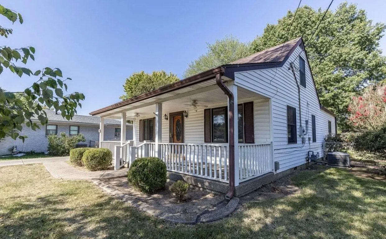 Louisville House: 8502 Blue Lick Rd