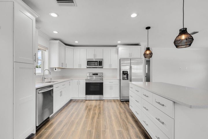 Jupiter House: 204 W Whitney Drive