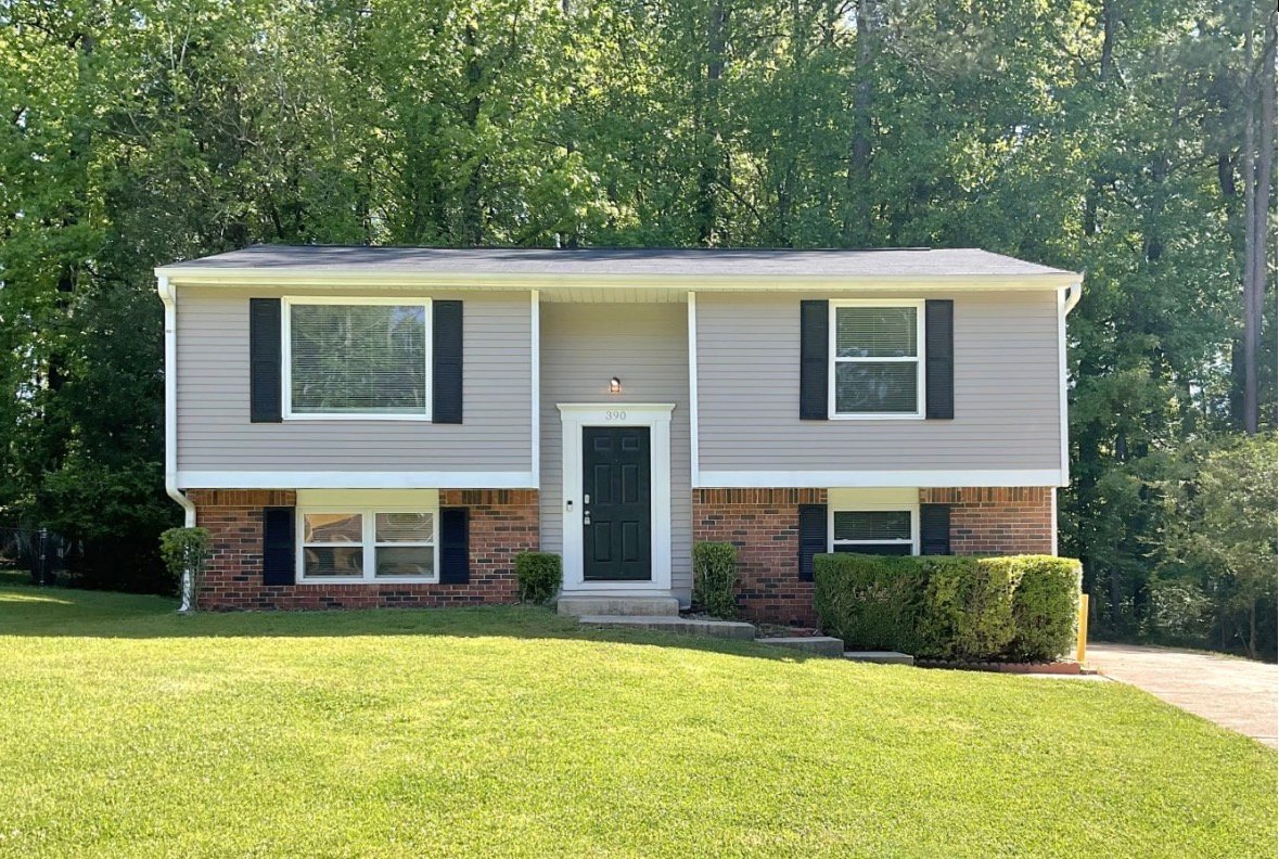 Roswell House: 392 Hembree Forest Cir