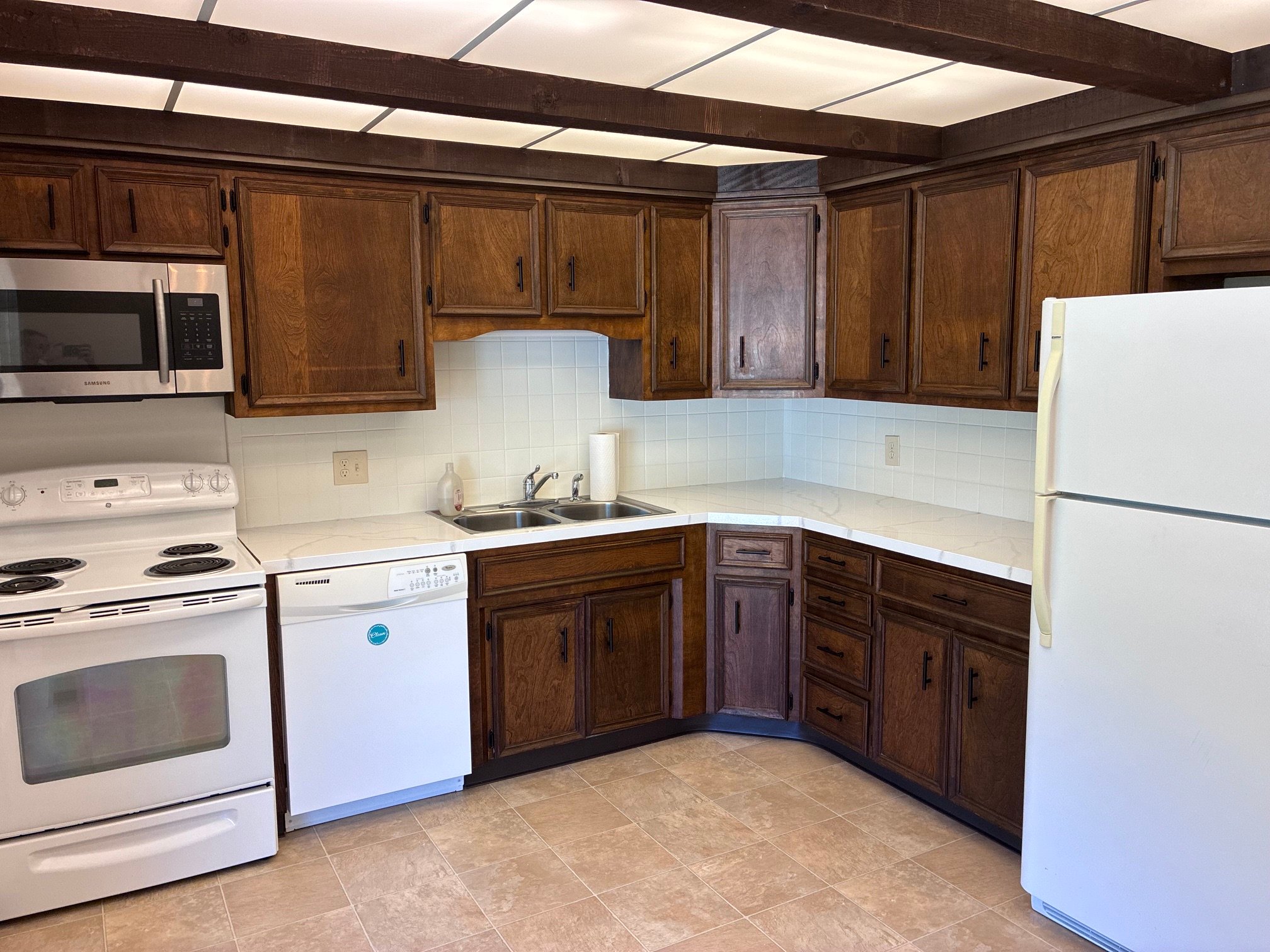 Uniontown House: 4524 Camelot Cir