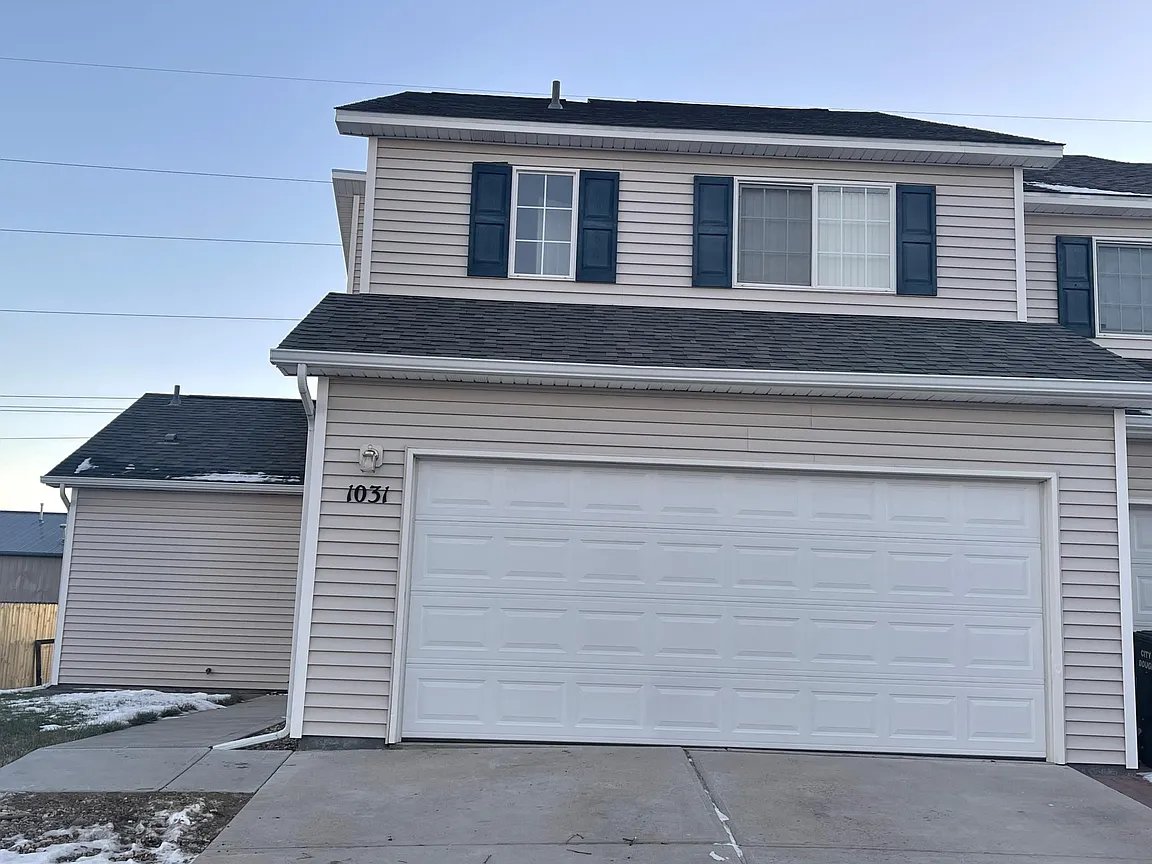 Douglas Townhome: 1031 Meadow Ln