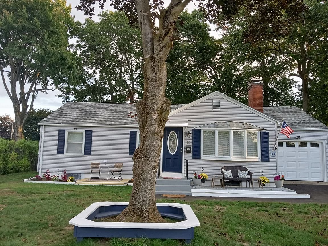 Chicopee Townhome: 52 Boulay Cir
