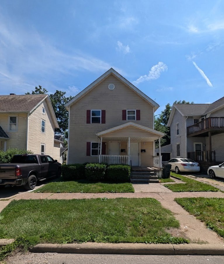 Elyria House: 212 Gates Ave