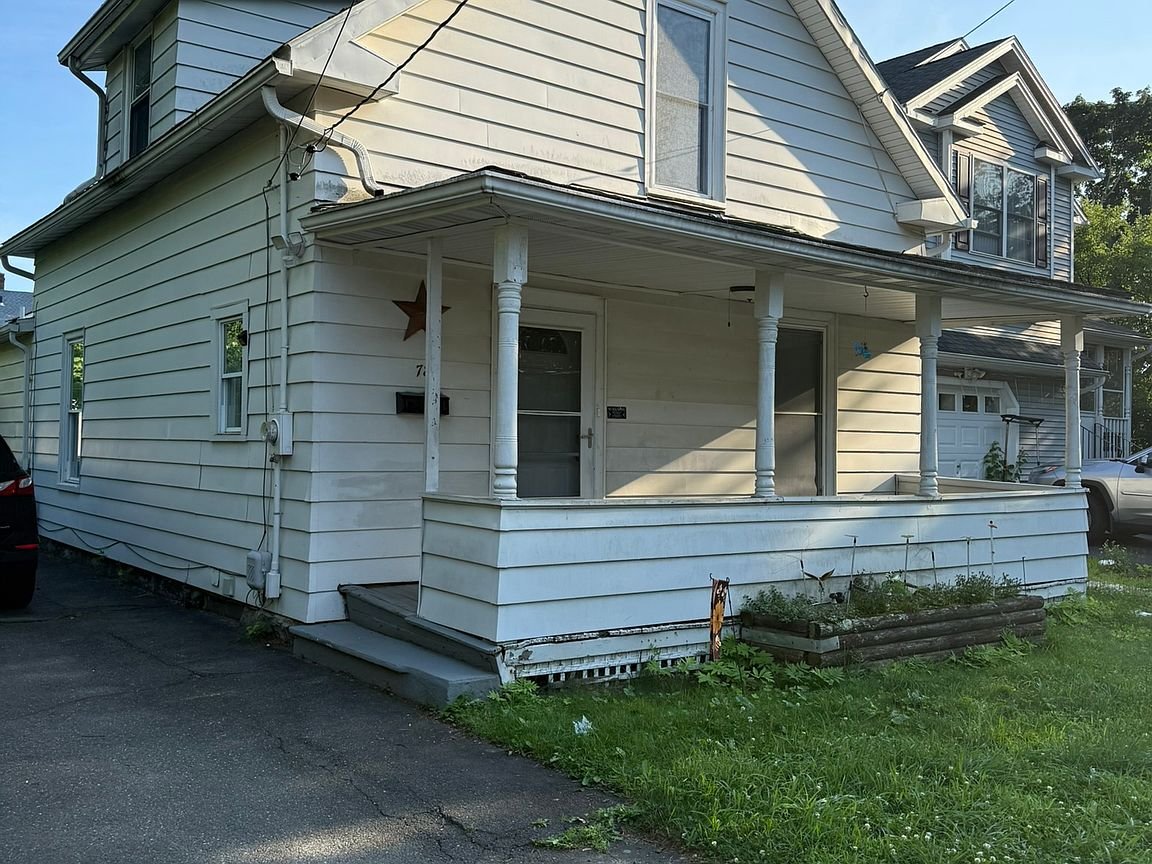 Waterbury House: 78 Clearview St
