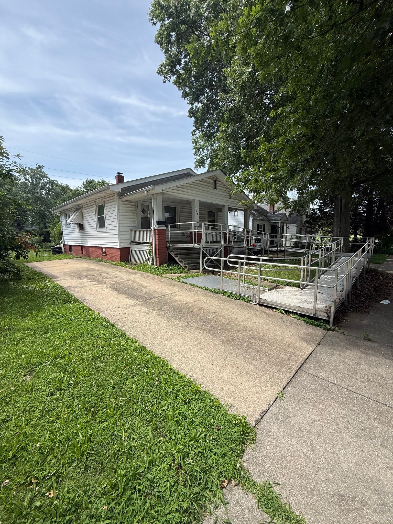 Decatur House: 2081 N College St