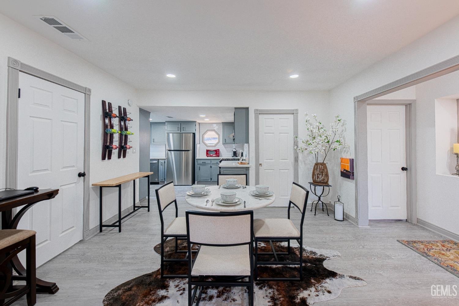 Bakersfield House: 2709 California ave