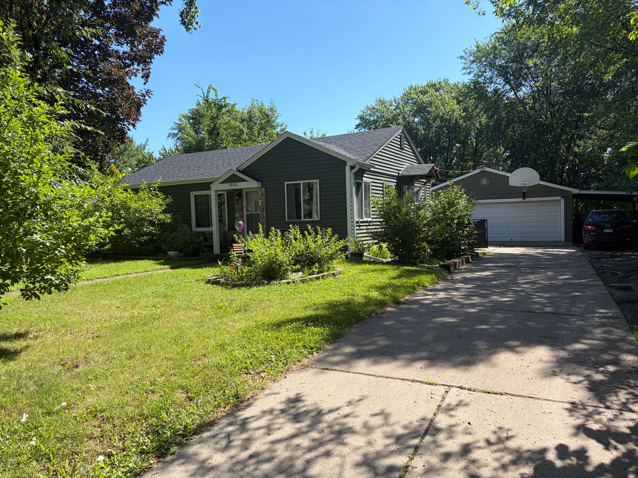 Saint Paul House: 1908 Kathleen Dr