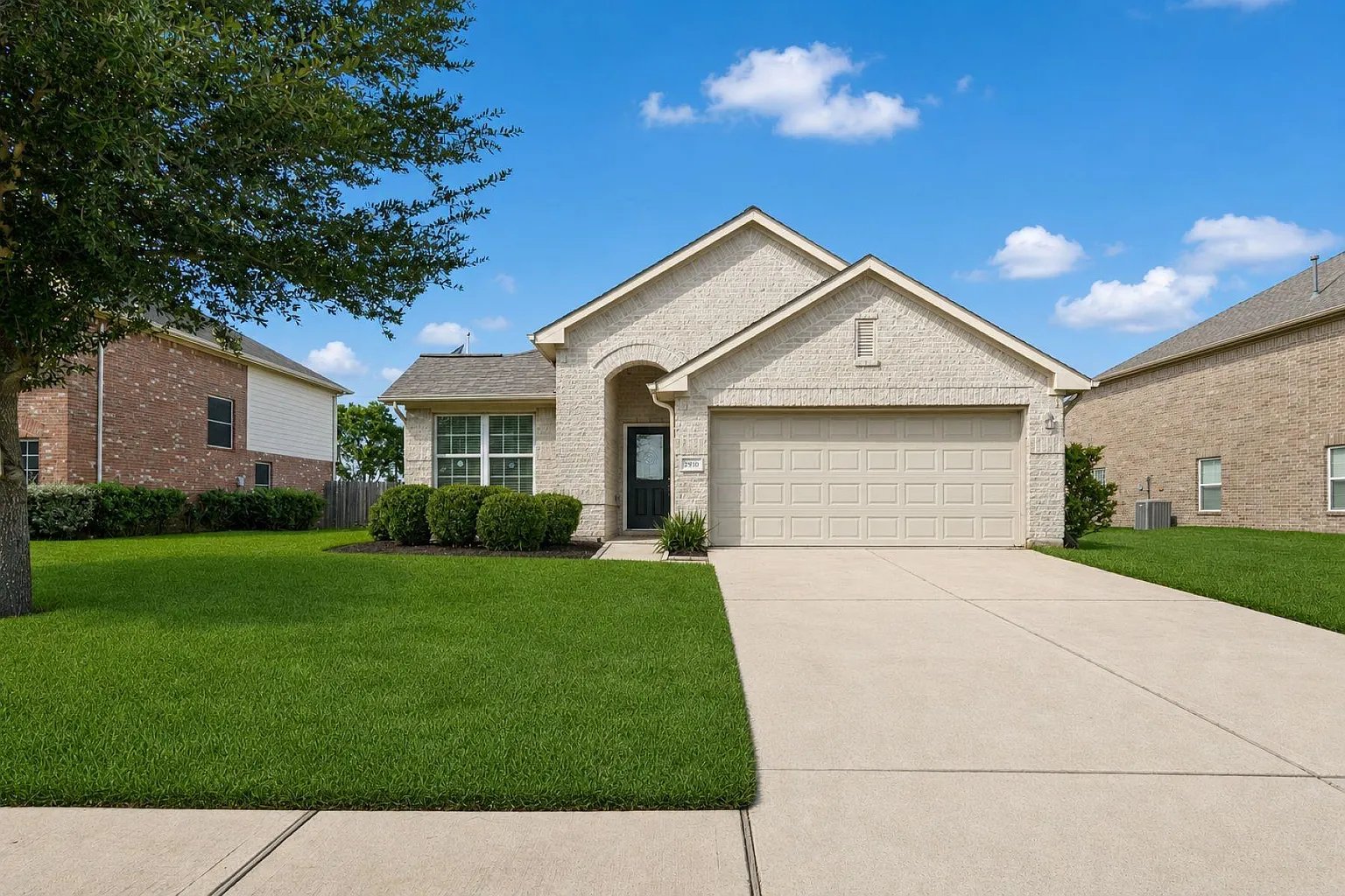 Richmond House: 17910 Royal Gate Ln