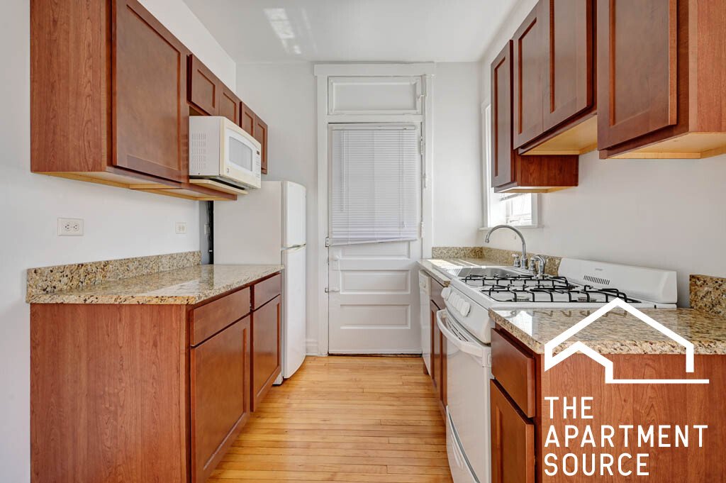 Chicago Apartment: 4402 North Rockwell St