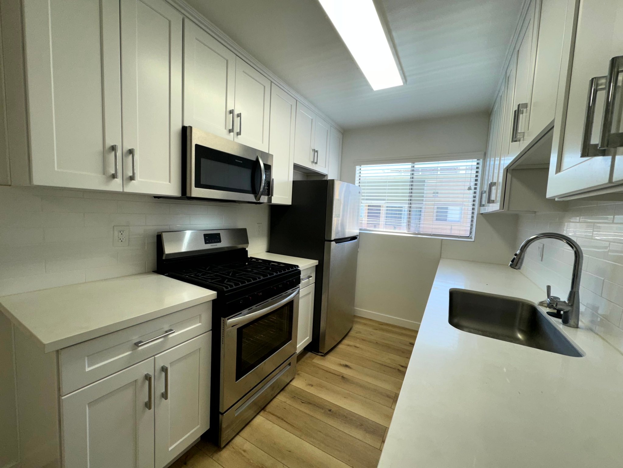 West Hollywood Apartment: 1155 Hacienda Place