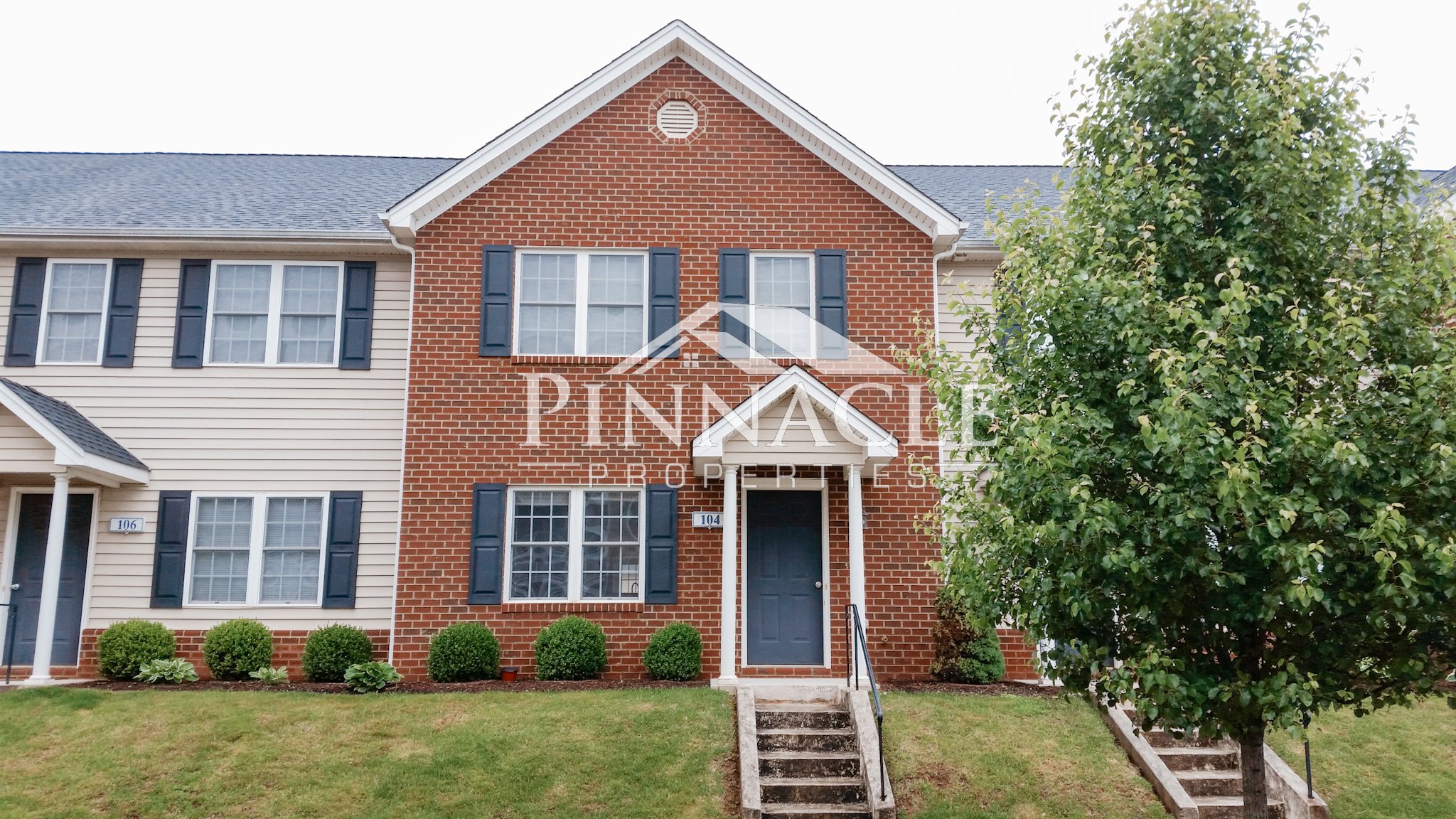 Lynchburg Townhome: 104 Colonnade St.