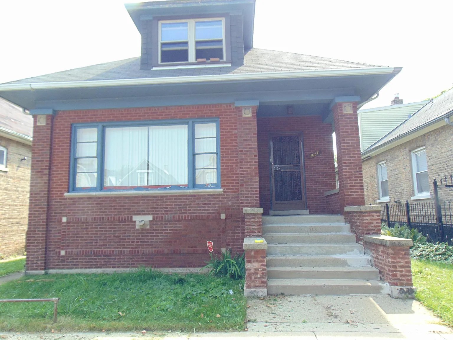 Chicago House: 7637 S Eberhart