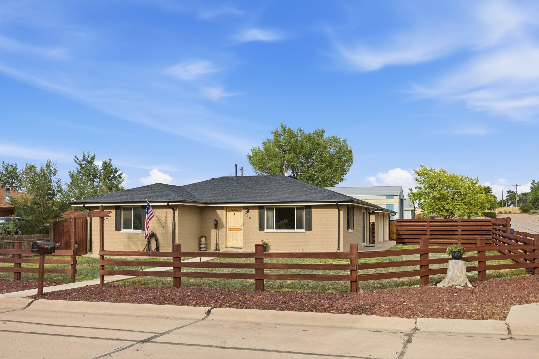 Bennett House: 710 4th St