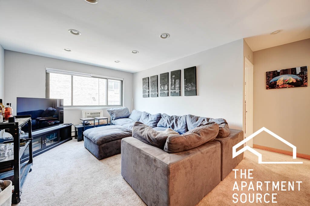 Chicago Apartment: 607 West Wrightwood Ave