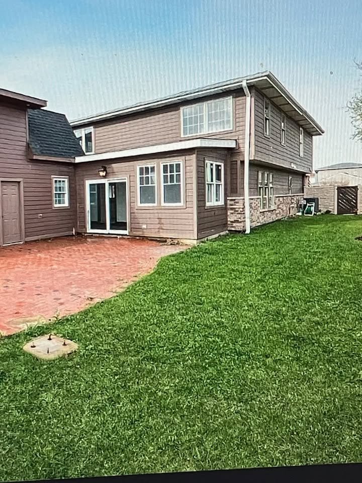 Burbank House: 7807 Nagle Ave