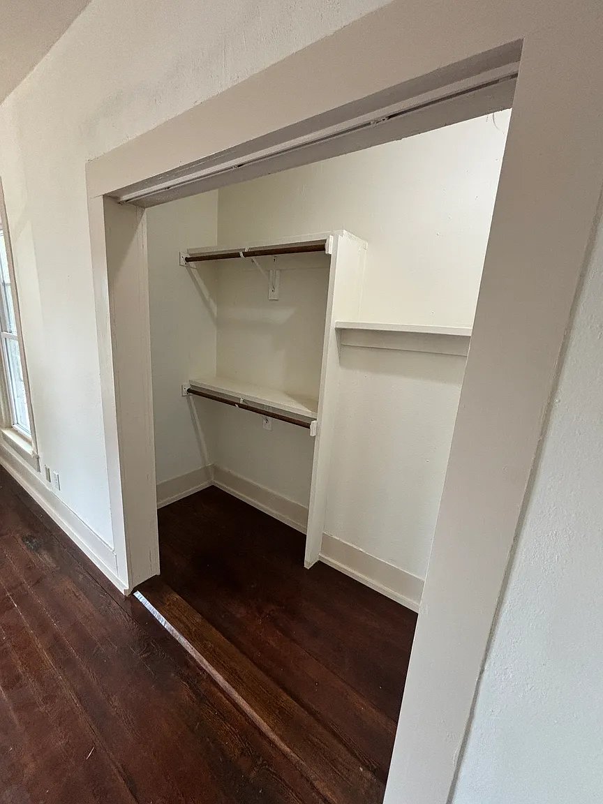 Commerce House: 2402 Monroe St