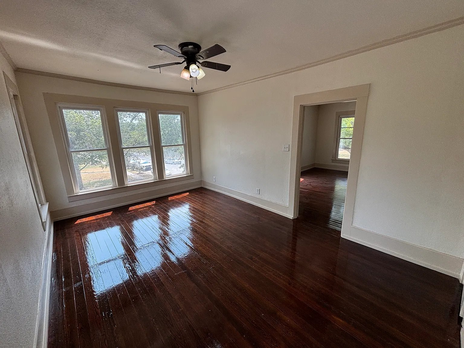Commerce House: 2402 Monroe St