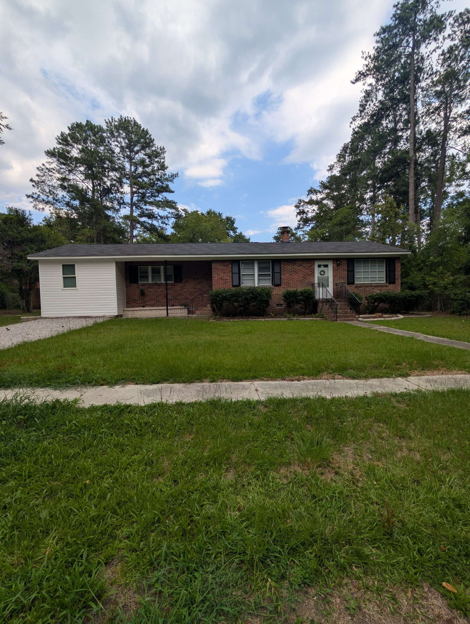 Columbia House: 1013 Pinelane Rd