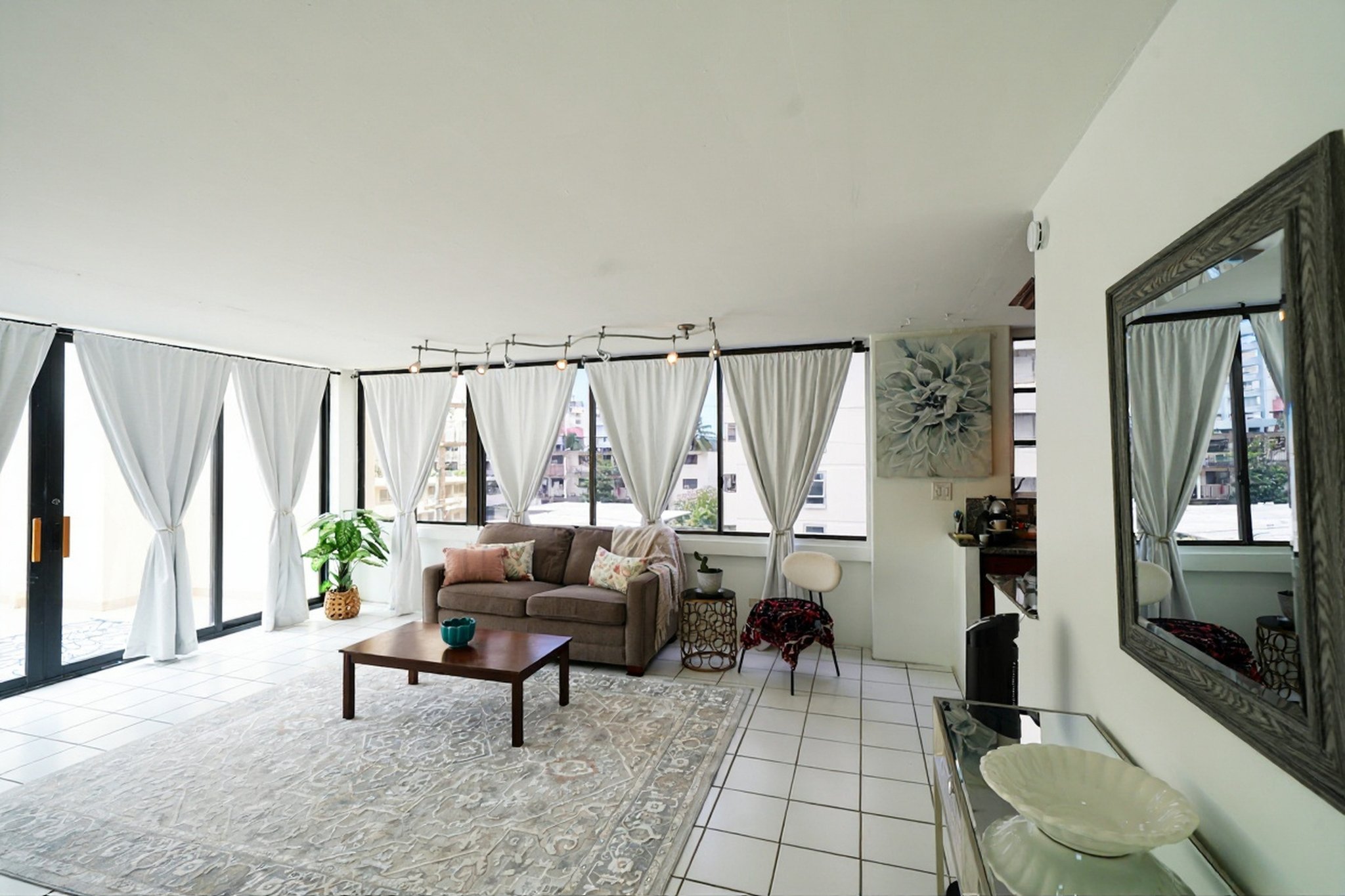 Honolulu Condo: 2410 Cleghorn St.