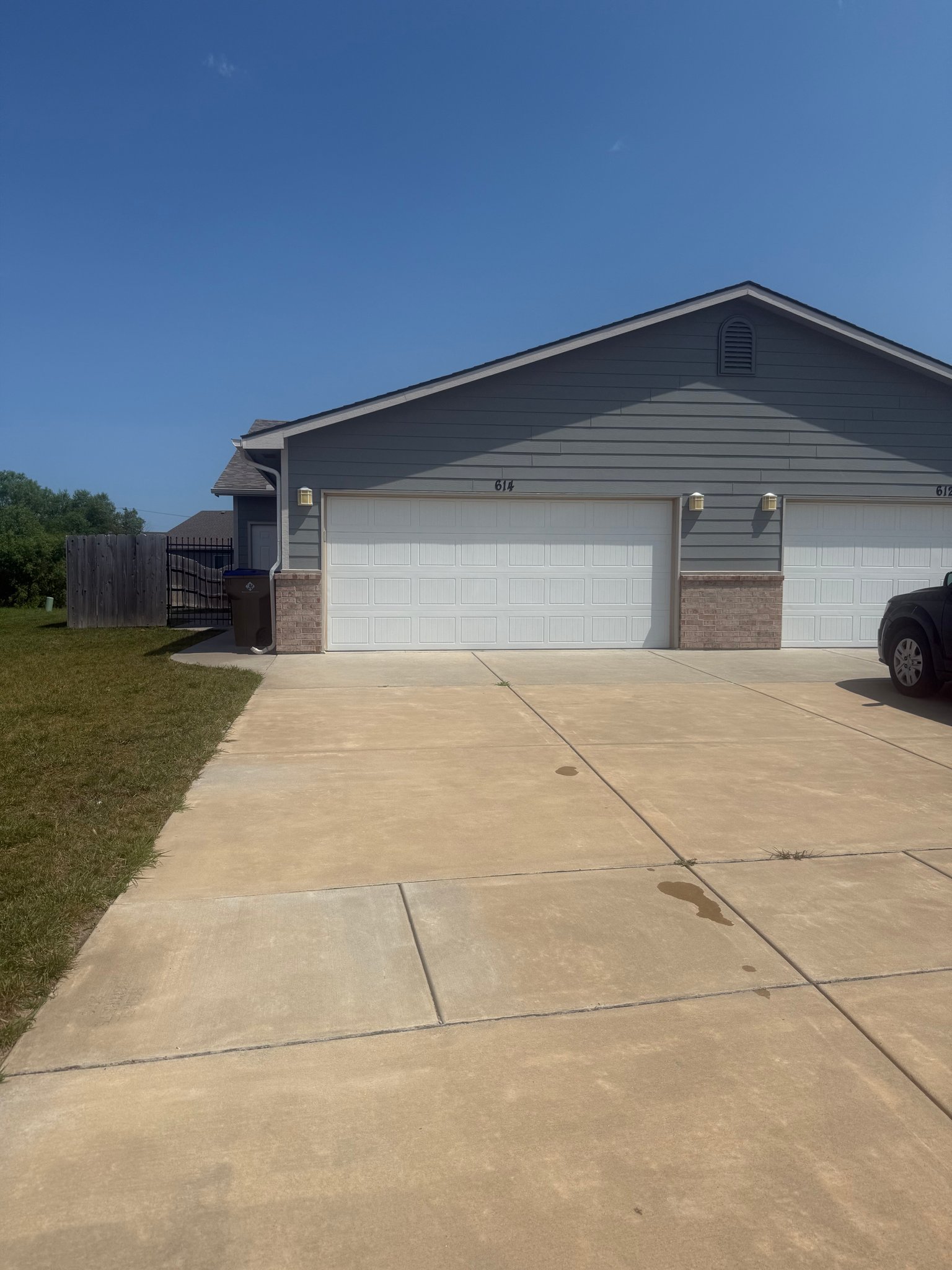 Kechi Townhome: 614 N Grandstone St
