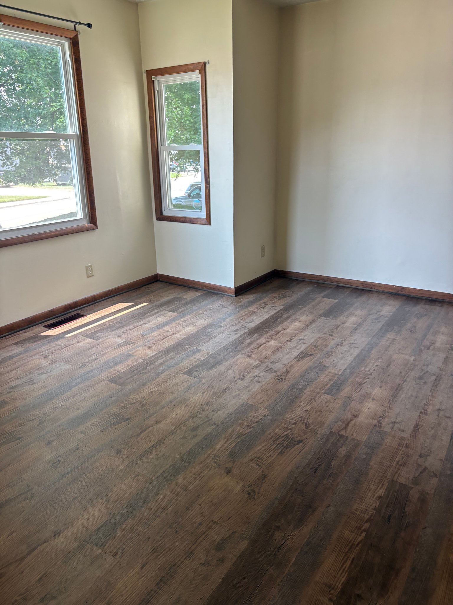 Newark Apartment: 91 N Buena Vista St