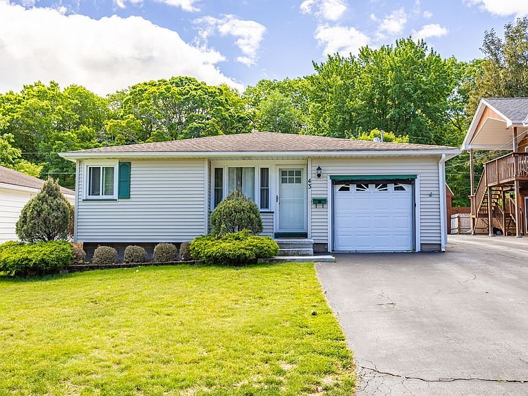 Rochester House: 43 Keating Dr