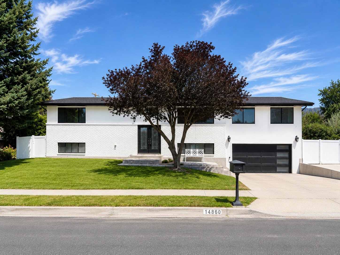 Highland House: 4860 W Country Club Dr