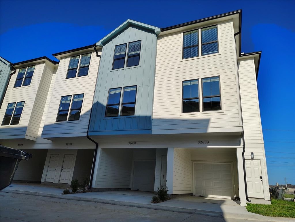 Katy Townhome: 3263 Sauce Pan Way
