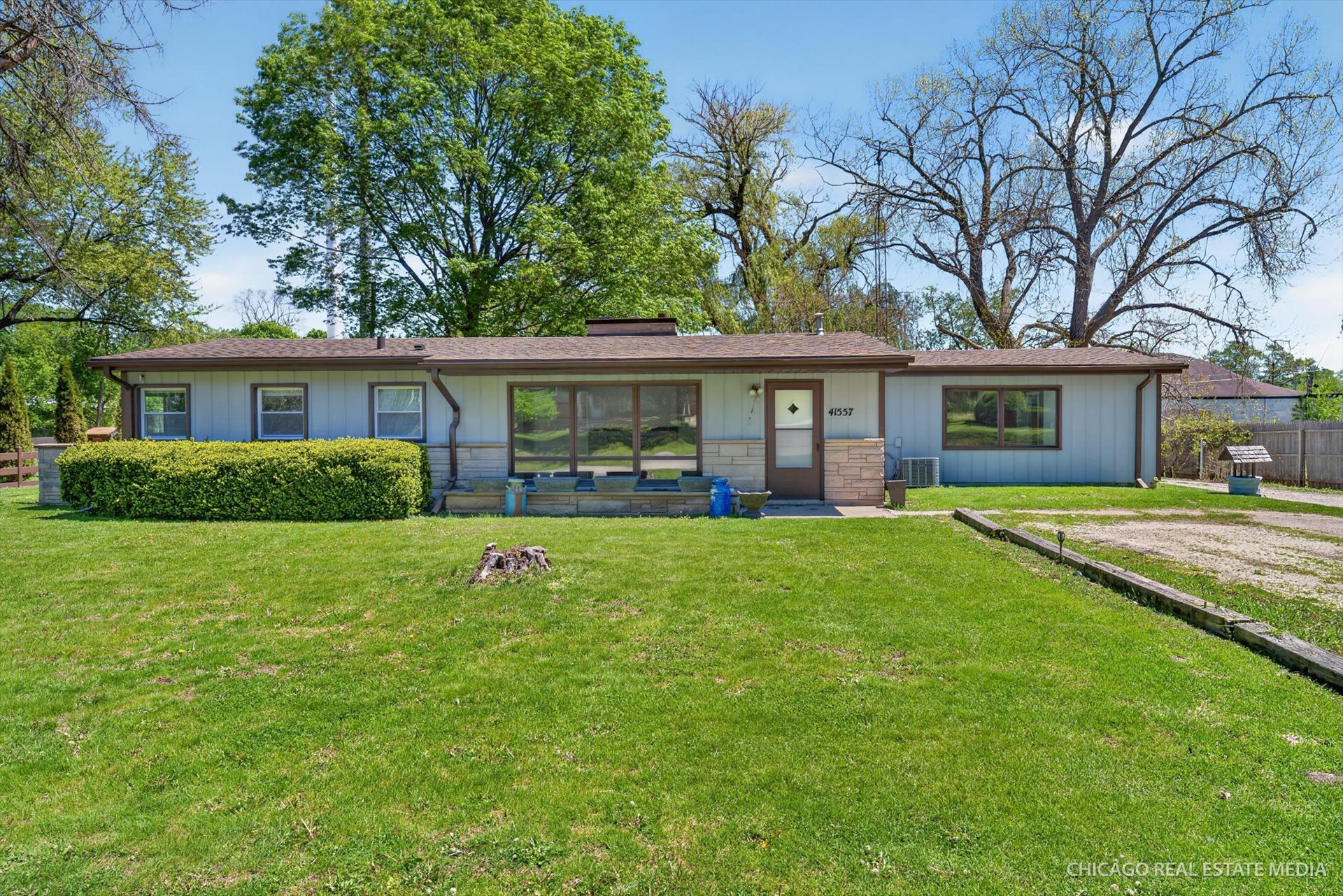 Zion House: 41557 N Illinois St