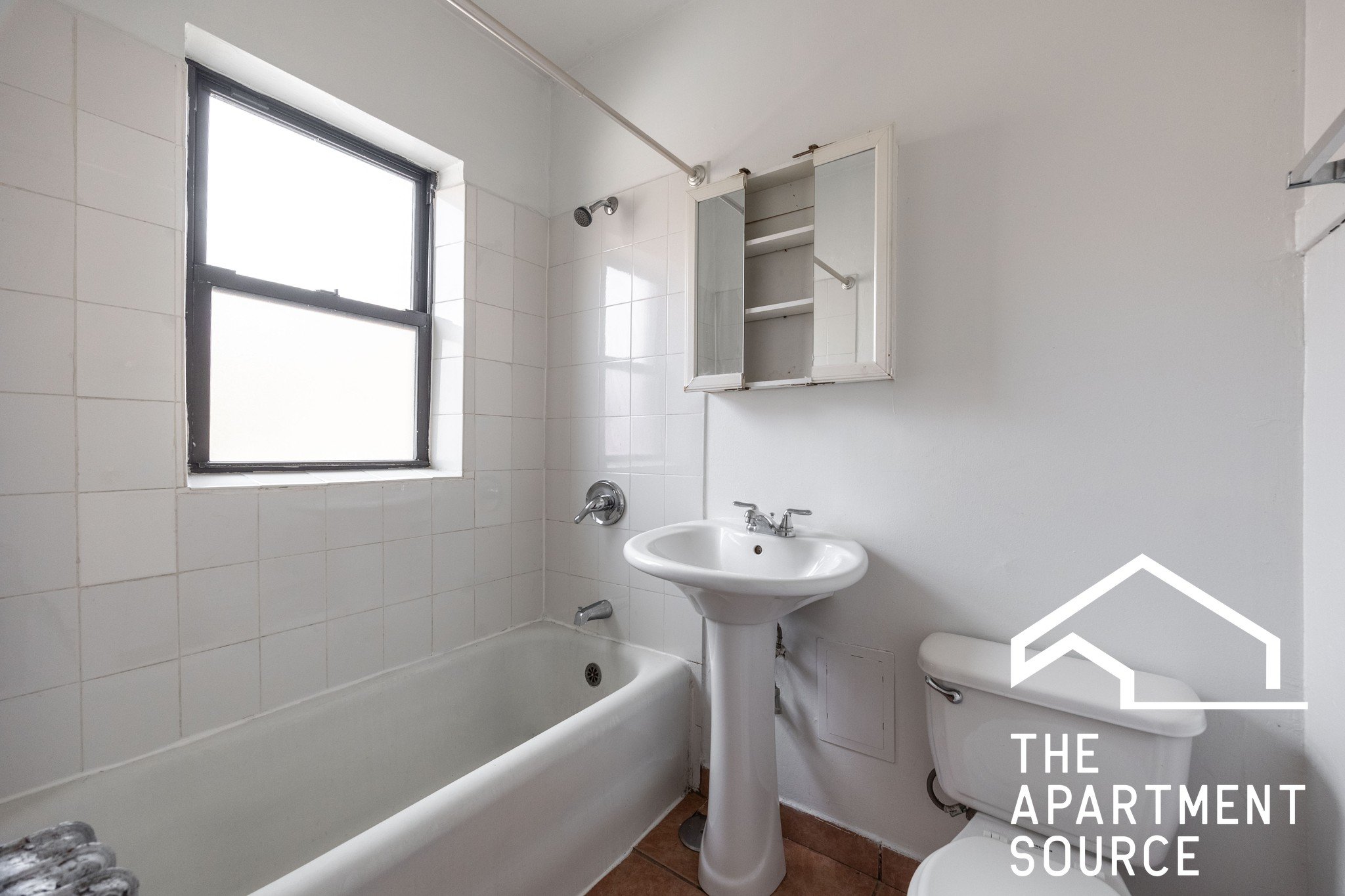 Chicago Apartment: 1135 West Lunt Avenue #307 Chicago, IL 60626